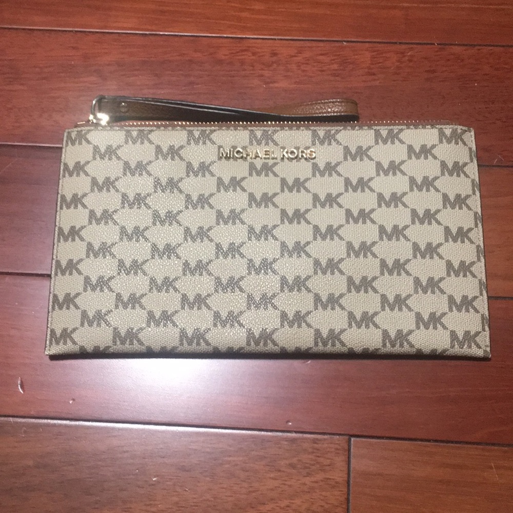 Michael Kors Wristlet